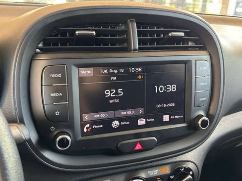 Used 2025 Kia Soul LX w/ LX Technology Package FWD image 20