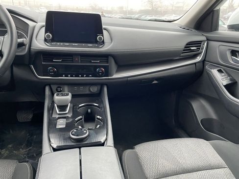 Used 2025 Nissan Rogue SV image 36