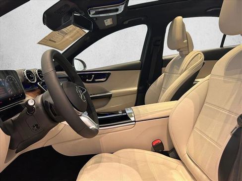 Used 2025 Mercedes-Benz C 300 4MATIC Sedan image 4