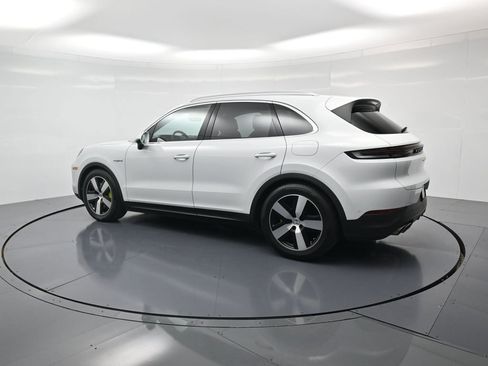 Used 2026 Porsche Cayenne S AWD/4WD image 3