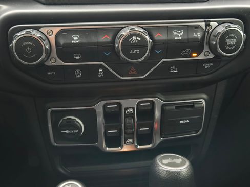 Used 2021 Jeep Wrangler Unlimited Sahara AWD/4WD image 29
