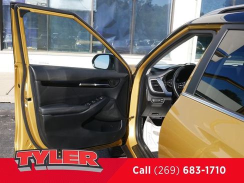 Used 2023 Kia Seltos S w/ Navigation Package FWD image 18