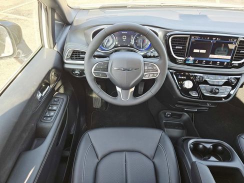 New 2026 Chrysler Pacifica Select FWD image 12