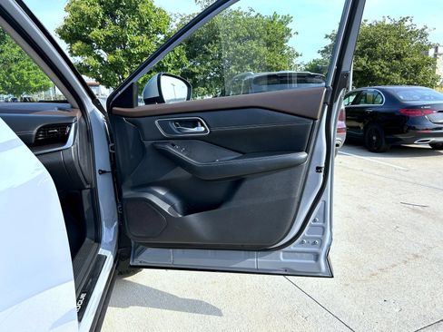 Used 2023 Nissan Rogue Platinum w/ Platinum Premium Package AWD/4WD image 16