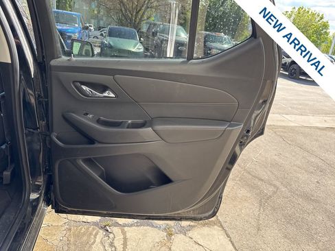 Used 2020 Chevrolet Traverse LT image 13