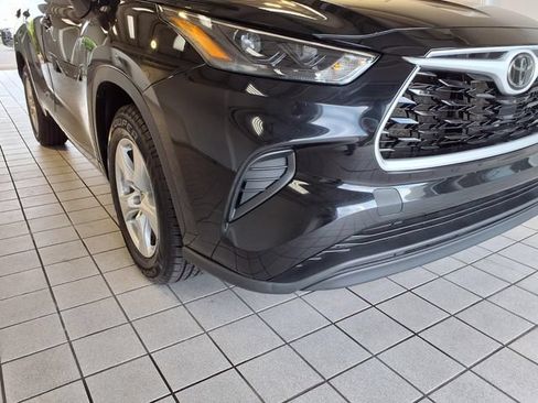 Used 2023 Toyota Highlander L FWD image 22