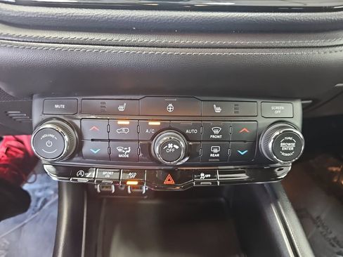Used 2023 Dodge Durango SXT RWD image 21