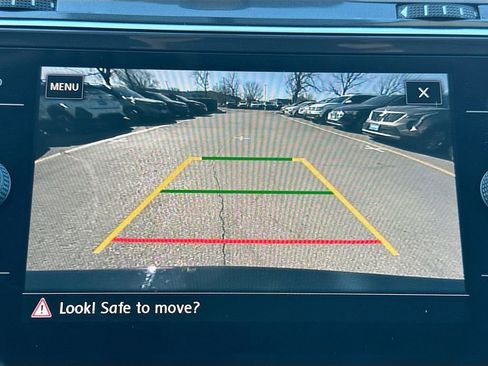 Used 2020 Volkswagen Tiguan SE image 17