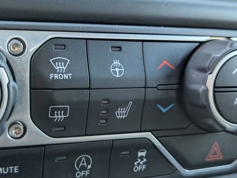 Used 2022 Jeep Gladiator Willys image 20