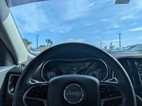 Used 2019 Jeep Cherokee Limited AWD/4WD image 28
