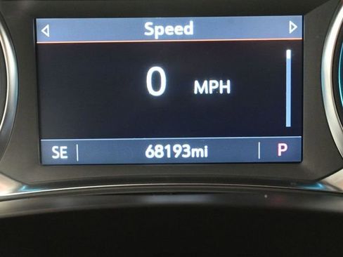 Used 2023 Chevrolet Traverse LT image 16