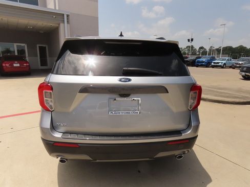 Used 2022 Ford Explorer XLT w/ Equipment Group 202A RWD image 13