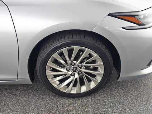 Certified 2023 Lexus ES 300h w/ Accessory Package (Z2) FWD image 9