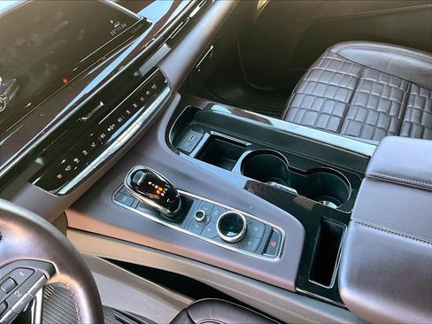 Used 2023 Cadillac Escalade Premium Luxury Platinum image 17