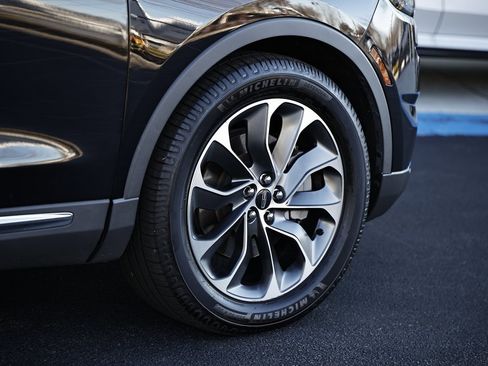 Used 2021 Lincoln Nautilus Reserve image 5