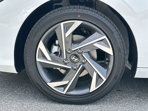 New 2026 Hyundai Elantra Limited FWD image 15