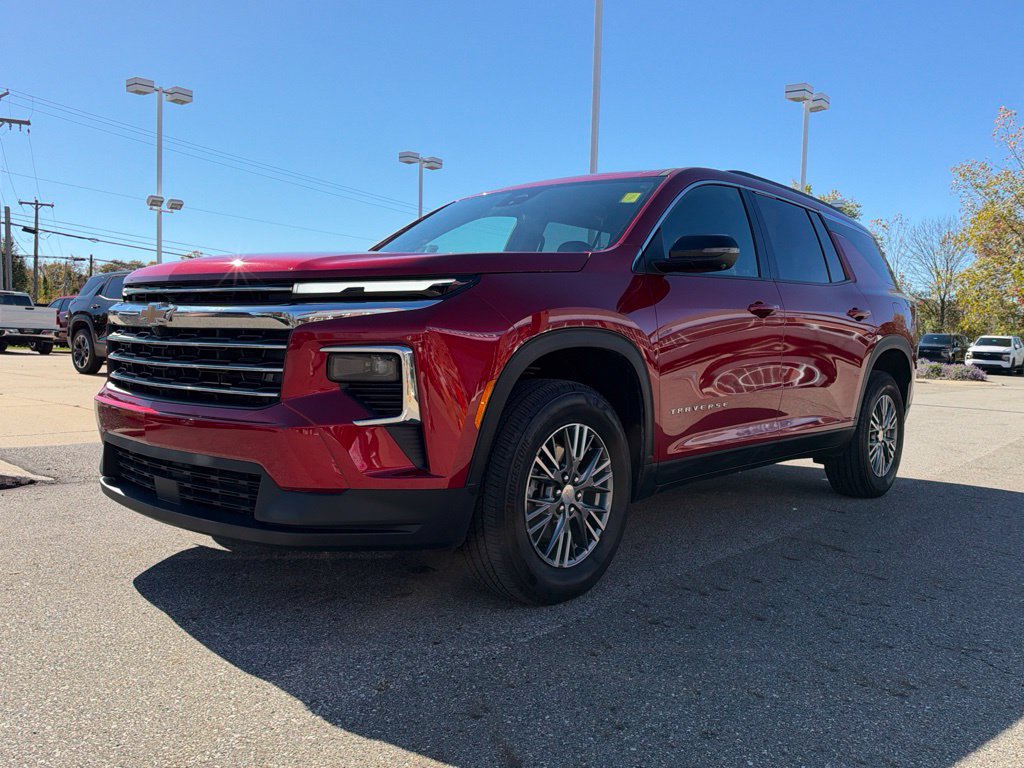 Used 2024 Chevrolet Traverse LT w/ Trailering Package AWD/4WD image 9