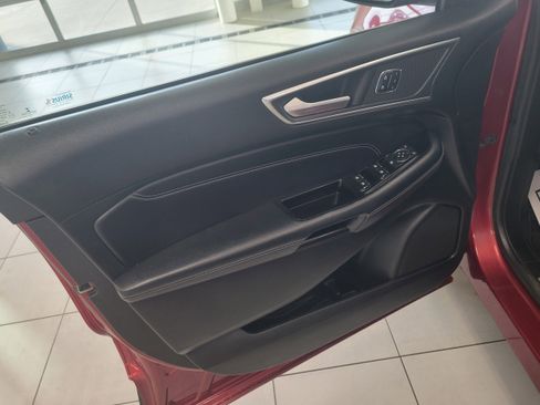 Used 2018 Ford Edge Titanium w/ Ford Safe & Smart Package image 9