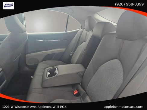 Used 2018 Toyota Camry LE image 29