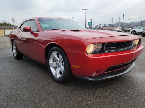 Used 2013 Dodge Challenger R/T image 3