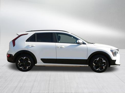 Certified 2024 Kia Niro Wind w/ Wind Preserve Package FWD image 8