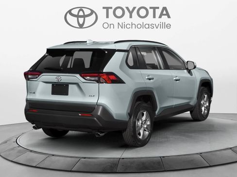 Used 2019 Toyota RAV4 XLE AWD/4WD image 2