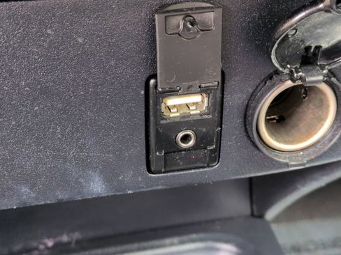 Used 2017 Toyota RAV4 LE FWD image 25