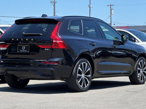 Used 2023 Volvo XC60 B5 Plus w/ Climate Package AWD/4WD image 2