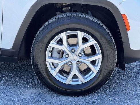 Used 2023 Jeep Grand Cherokee Limited AWD/4WD image 12
