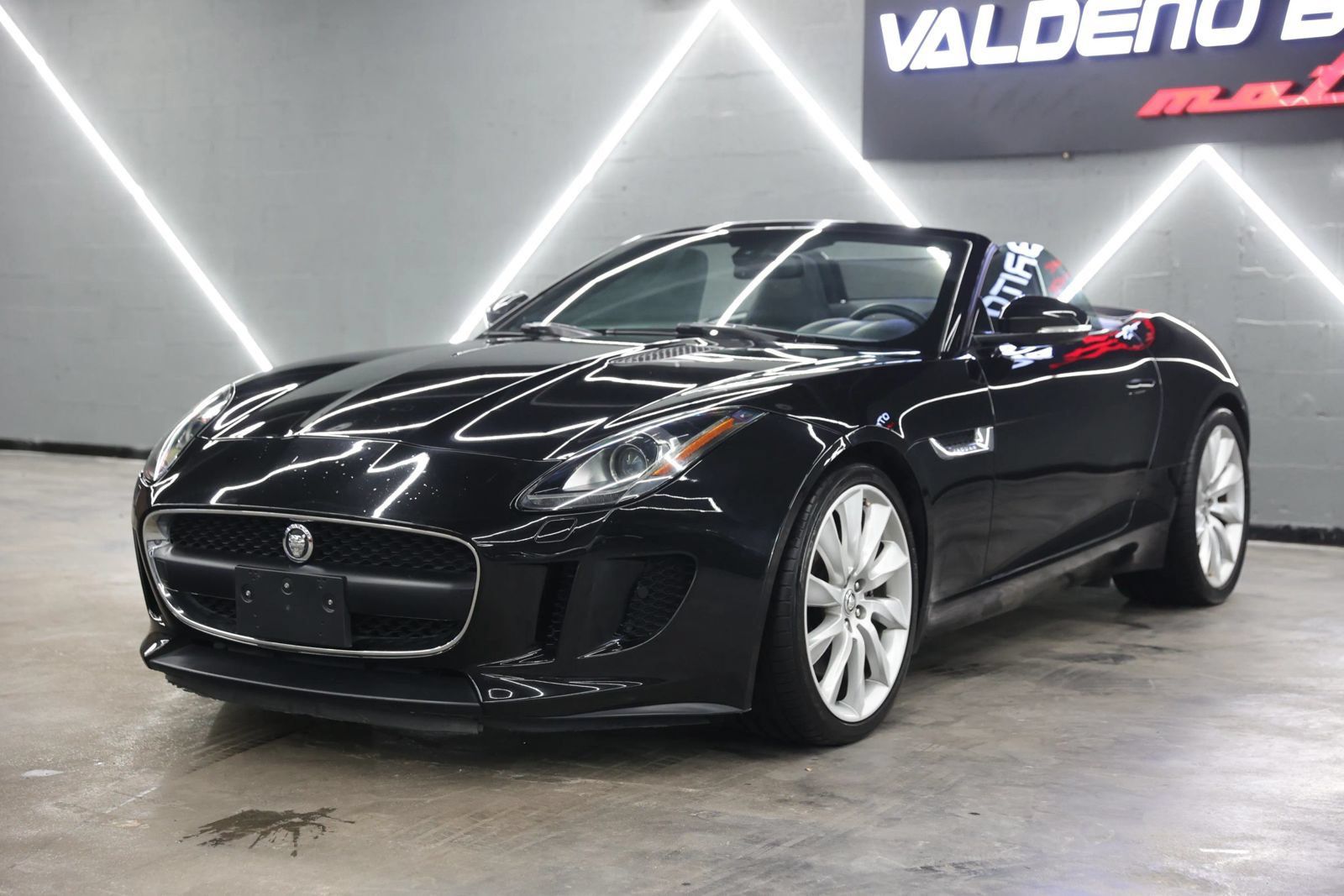 Used 2014 Jaguar F-TYPE Convertible RWD image 11