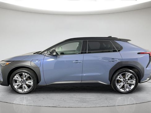 Used 2023 Subaru Solterra AWD image 6