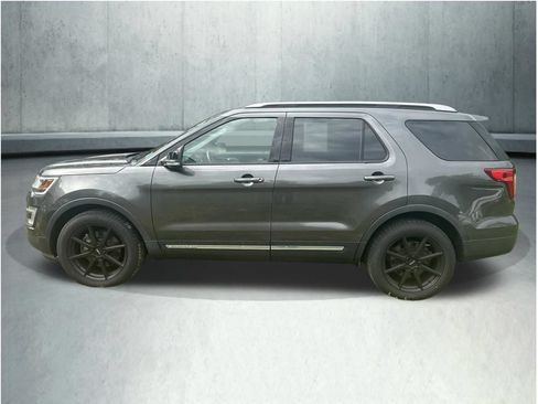 Used 2017 Ford Explorer XLT w/ Equipment Group 202A AWD/4WD image 2