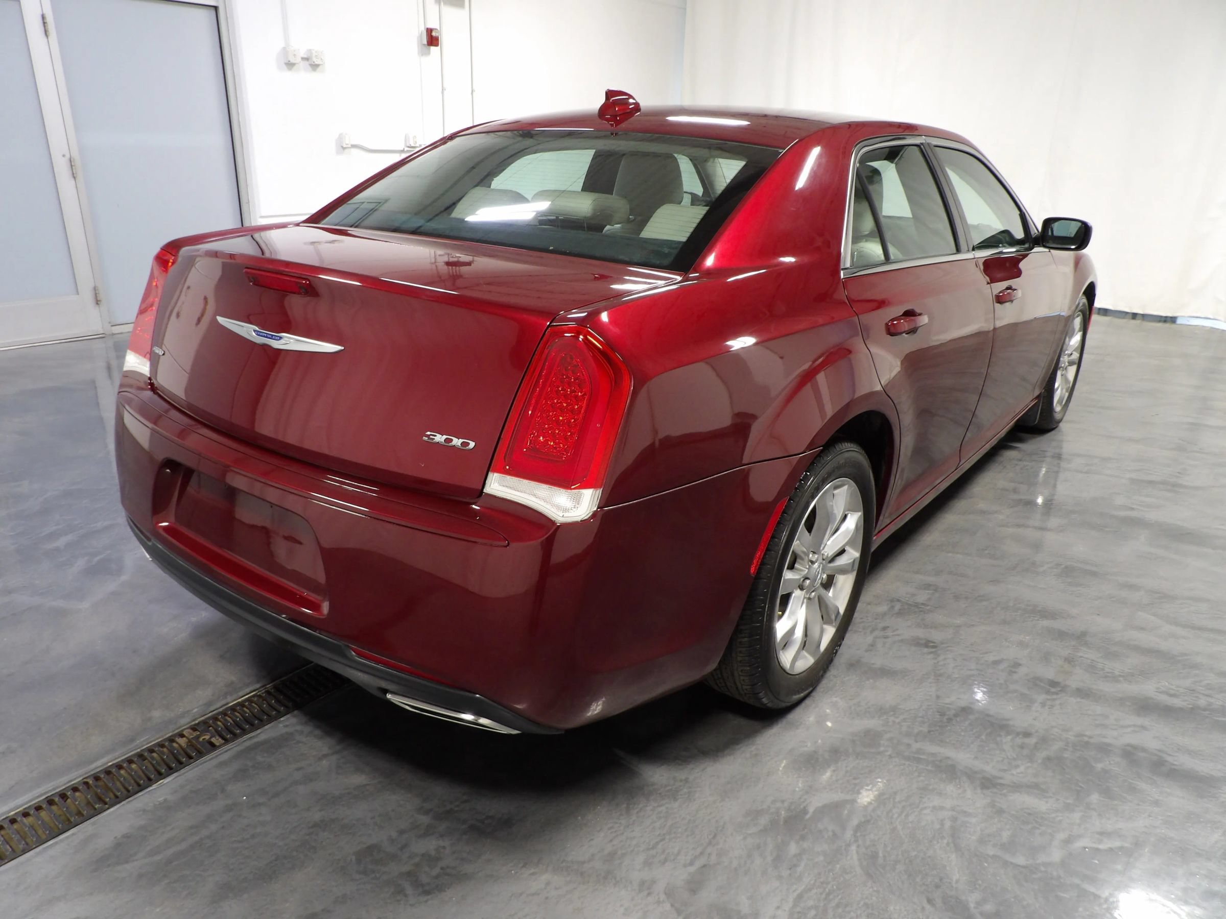 Used 2018 Chrysler 300 Touring L AWD/4WD image 5