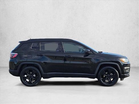 Used 2019 Jeep Compass Latitude FWD image 4