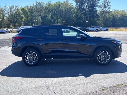 New 2025 Chevrolet Trax LT w/ LT Convenience Package image 17