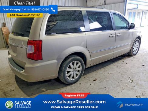 Used 2016 Chrysler Town & Country Touring image 4