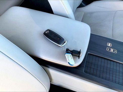 Used 2023 Nissan Ariya FWD image 16