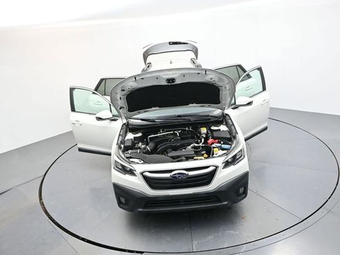 Used 2020 Subaru Outback Premium image 34
