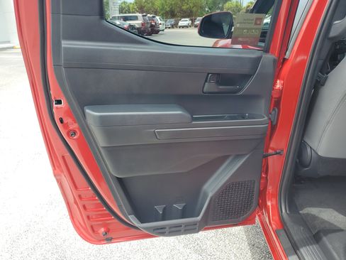 Certified 2025 Toyota Tacoma SR5 AWD/4WD image 15