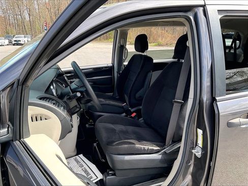 Used 2019 Dodge Grand Caravan SE w/ UConnect Hands-Free Group FWD image 10