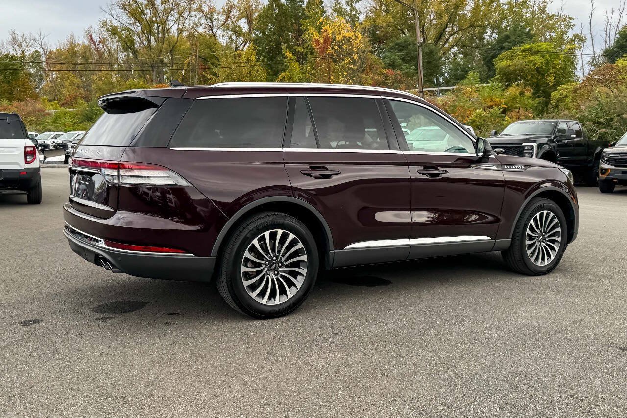 Used 2024 Lincoln Aviator AWD w/ Premium Package image 3
