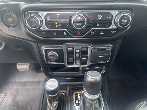 Used 2022 Jeep Gladiator Overland image 28