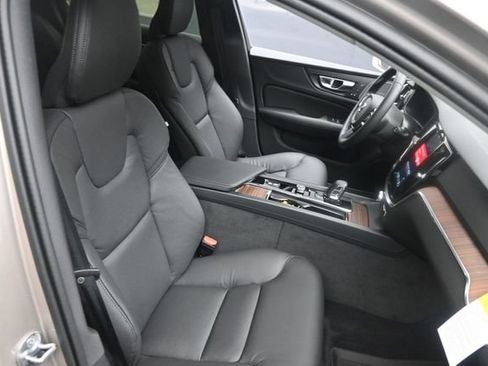 New 2026 Volvo V60 B5 Cross Country Plus w/ Protection Package Premier AWD/4WD image 31