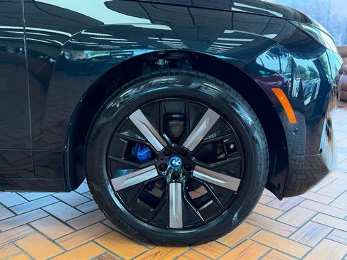Used 2023 BMW iX xDrive50 w/ Sport Package AWD/4WD image 11
