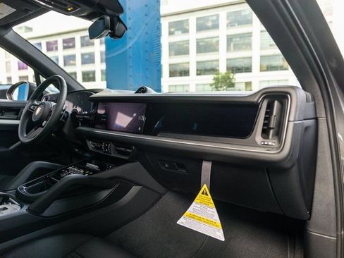 New 2026 Porsche Cayenne E-Hybrid AWD/4WD image 34