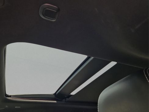 Used 2024 Chrysler Pacifica Limited w/ Uconnect Theater Family Group image 19