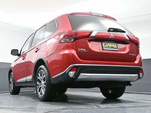 Used 2018 Mitsubishi Outlander ES image 50