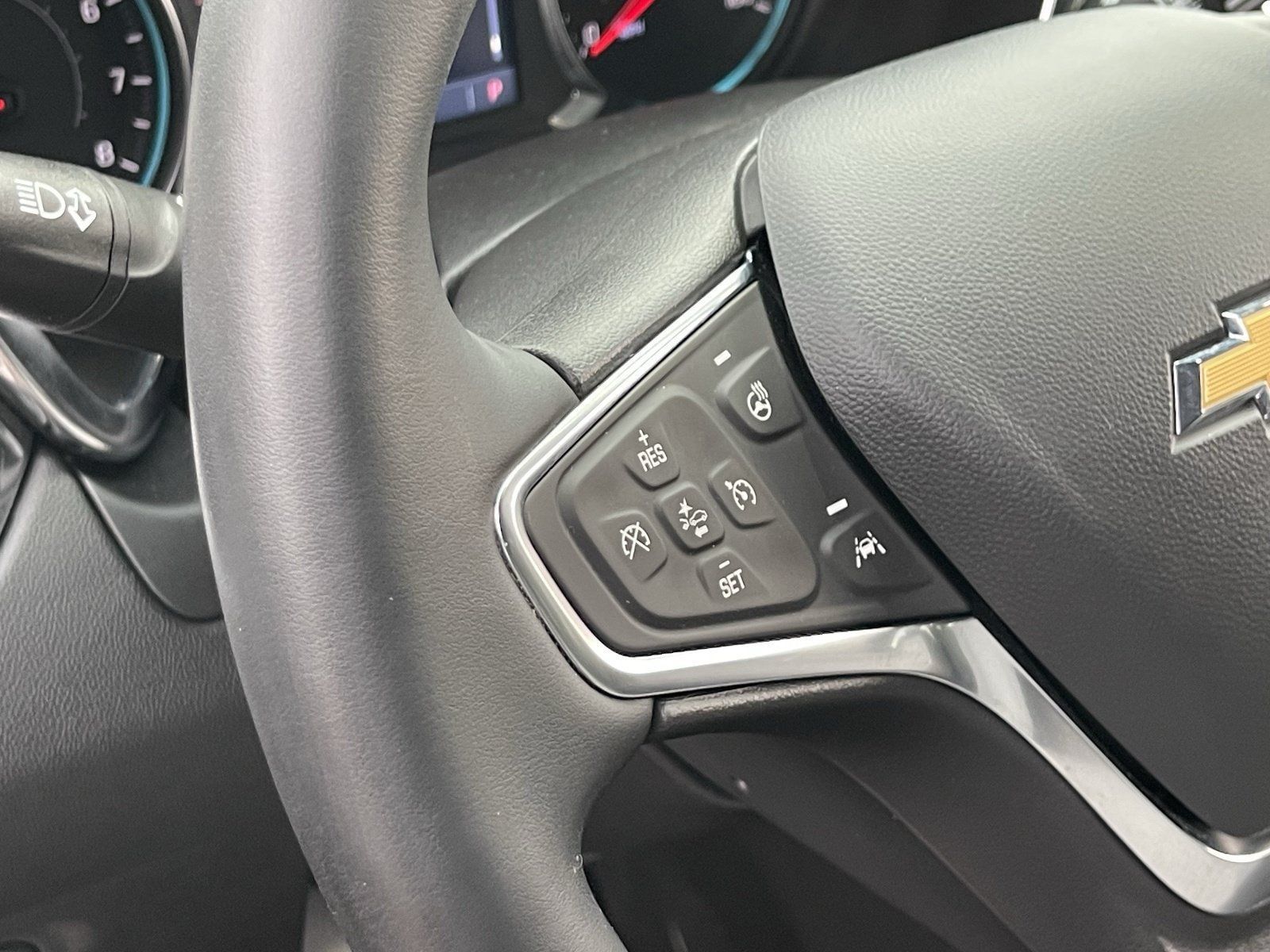 Used 2024 Chevrolet Equinox LT FWD image 24