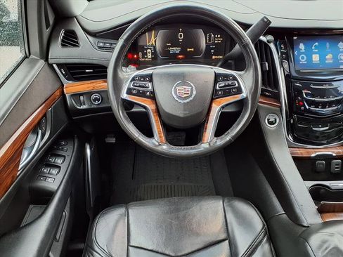 Used 2015 Cadillac Escalade Luxury image 11
