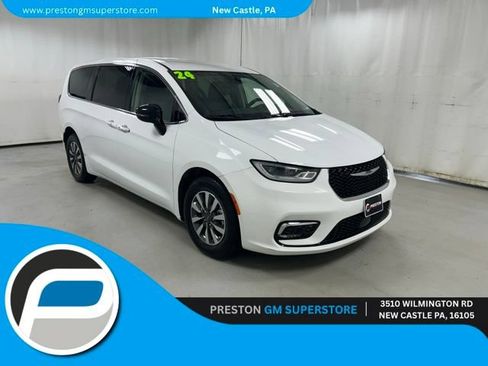 Used 2024 Chrysler Pacifica Limited FWD image 1